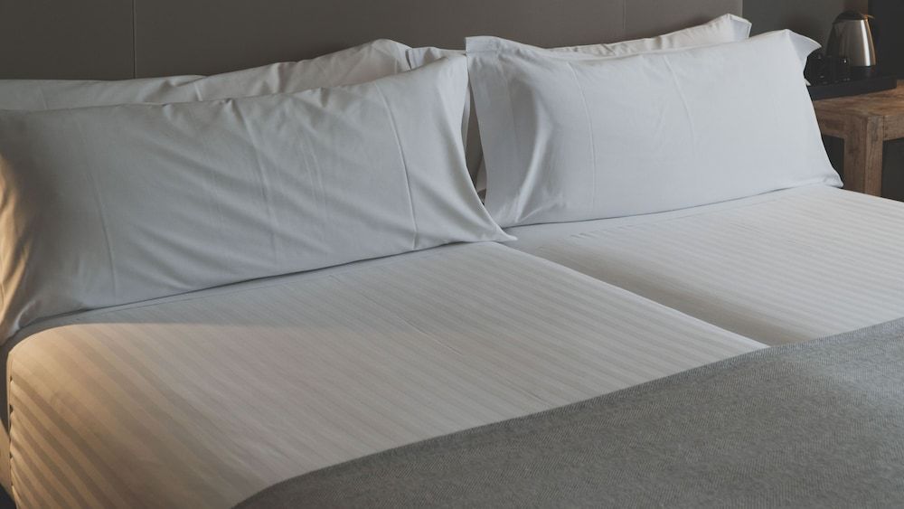 Hotel Zenit Conde de Orgaz Standard Double or Twin Room 5