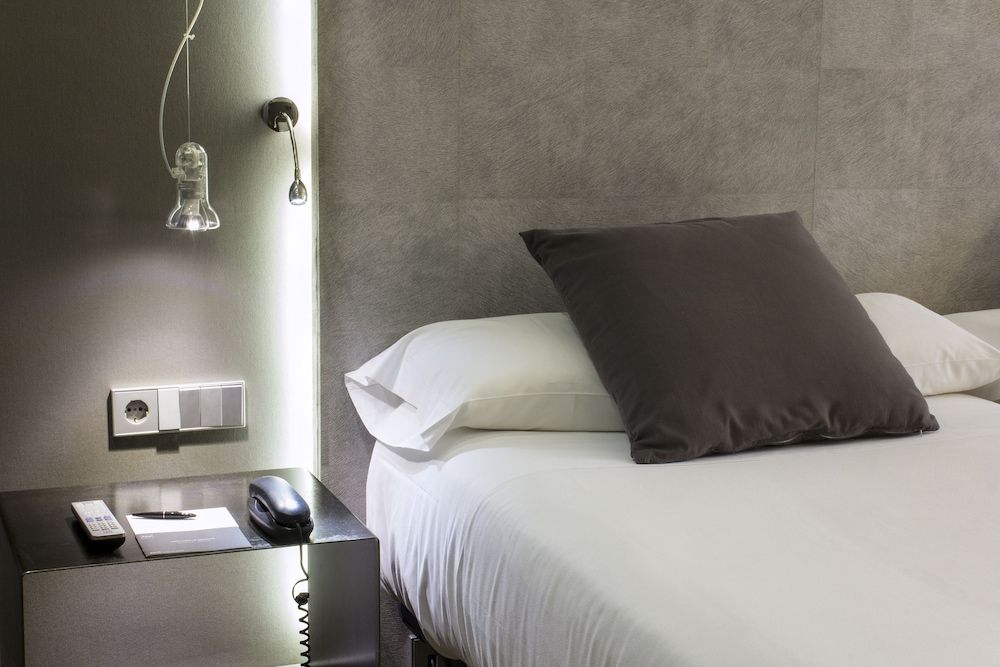 Hotel Zenit Conde de Orgaz Standard Double or Twin Room 4