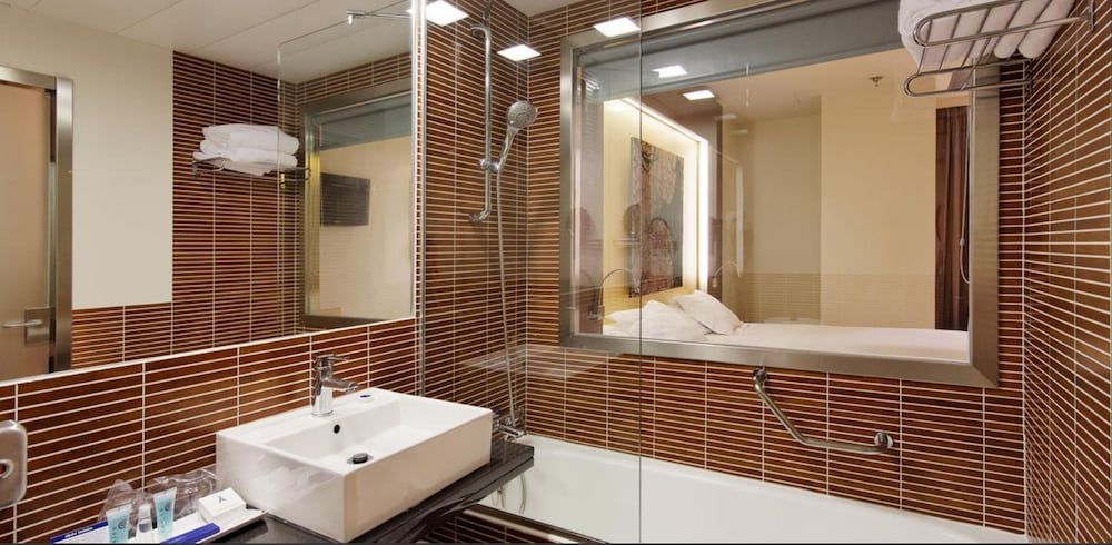 Melia Avenida América Premium Room 7