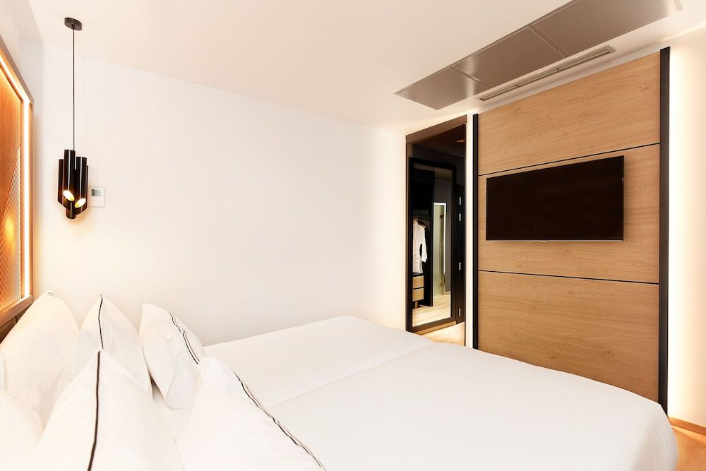 The Level, Suite