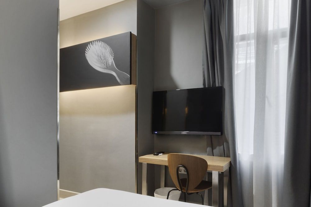 Petit Palace Alcalá Basic Double Room 7