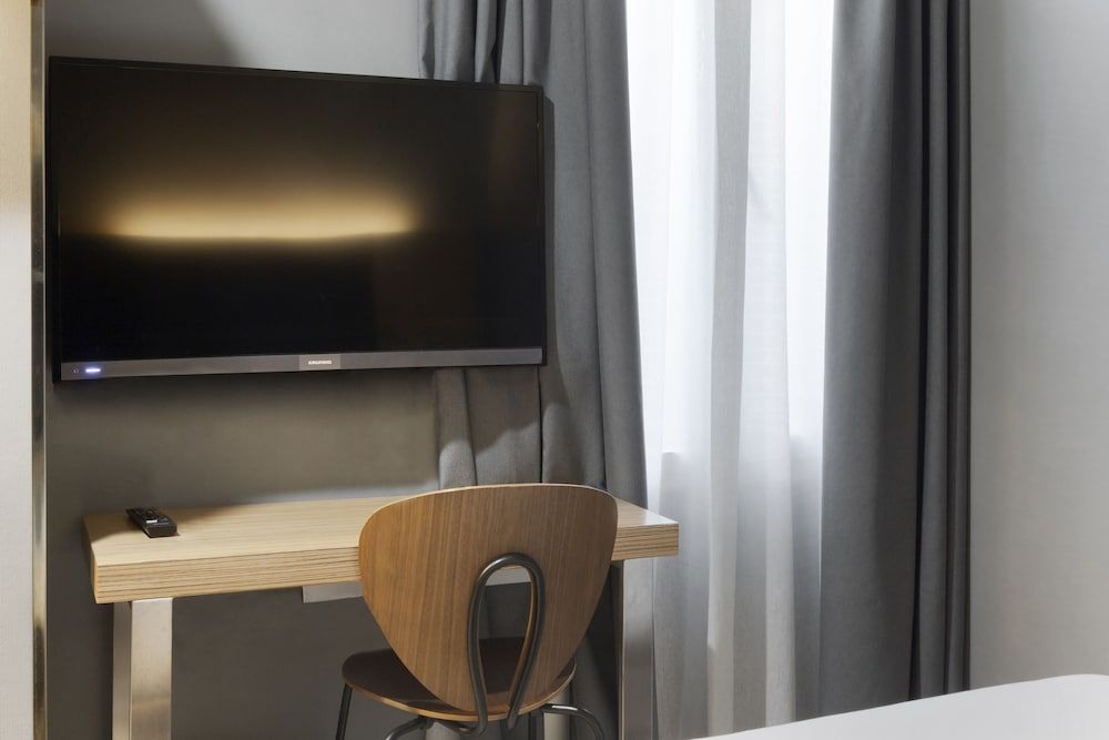 Petit Palace Alcalá Basic Double Room 6