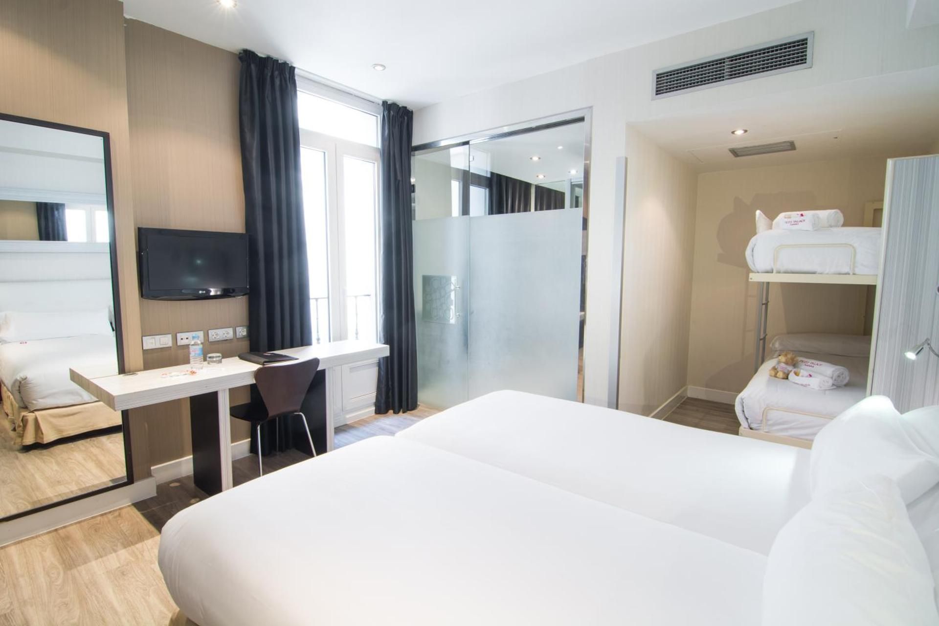 undefined Petit Palace Arenal 9