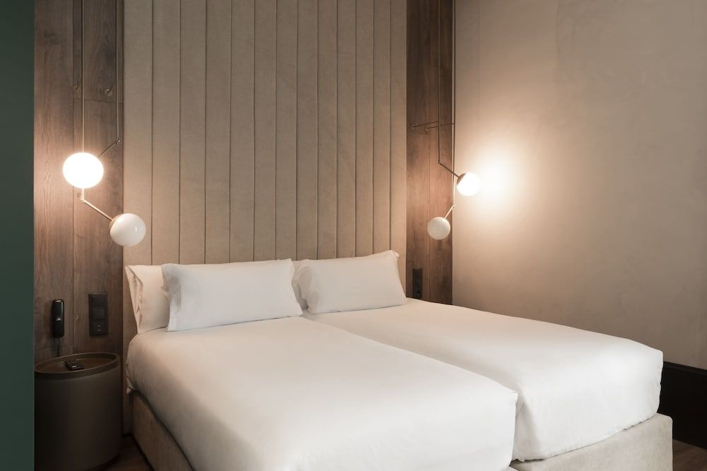 ICON Wipton Standard Double Room 2