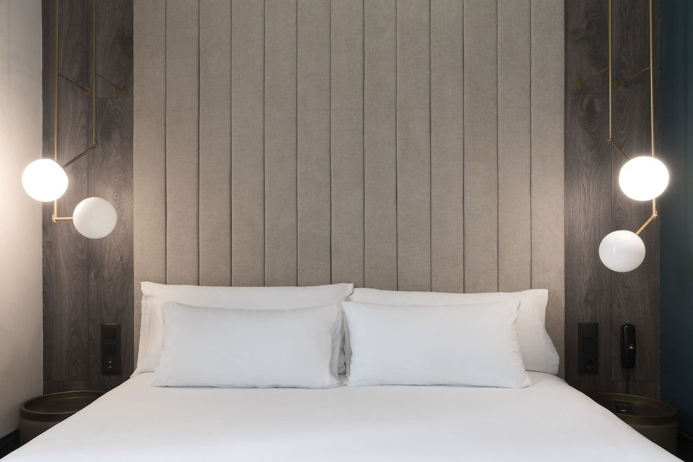 ICON Wipton Standard Double Room