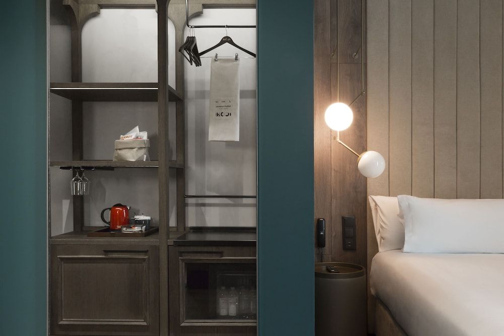 ICON Wipton Standard Double Room 6