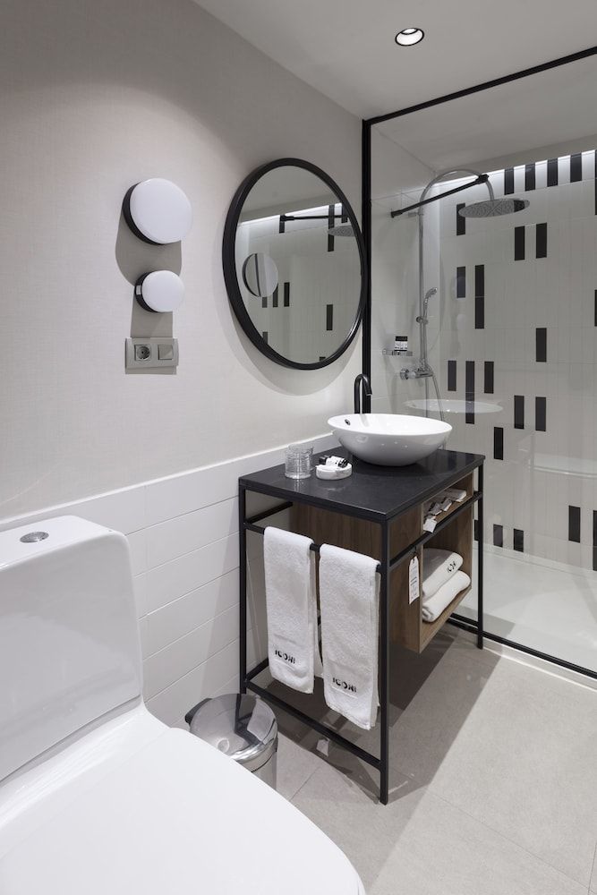 undefined ICON Embassy 7