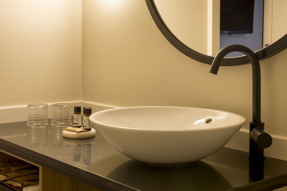 ICON Embassy Standard Double Room 6