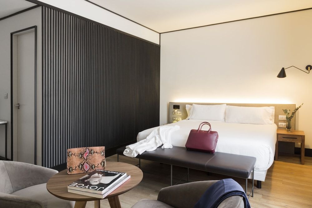 undefined ICON Embassy 8