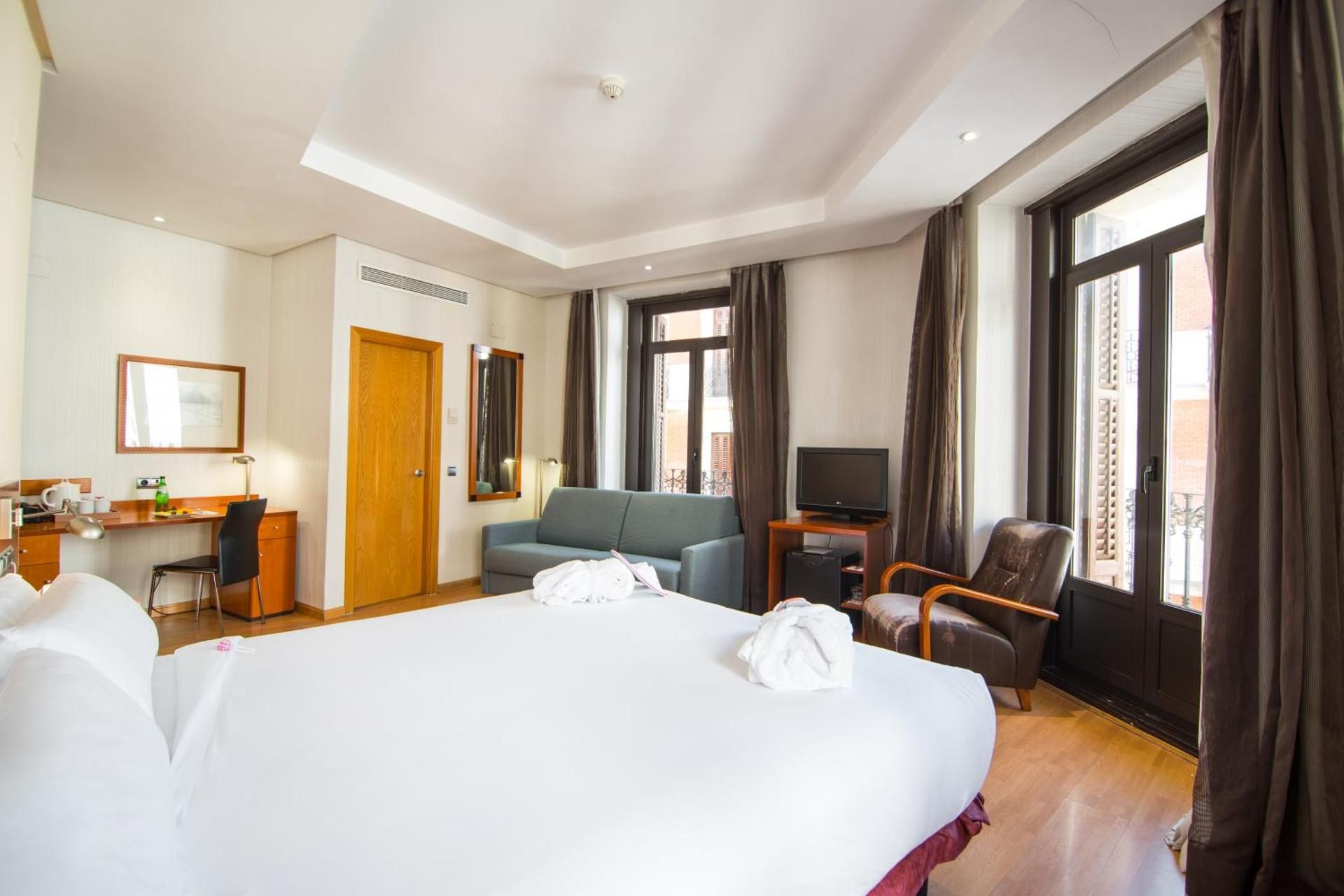 Deluxe King Room with City View