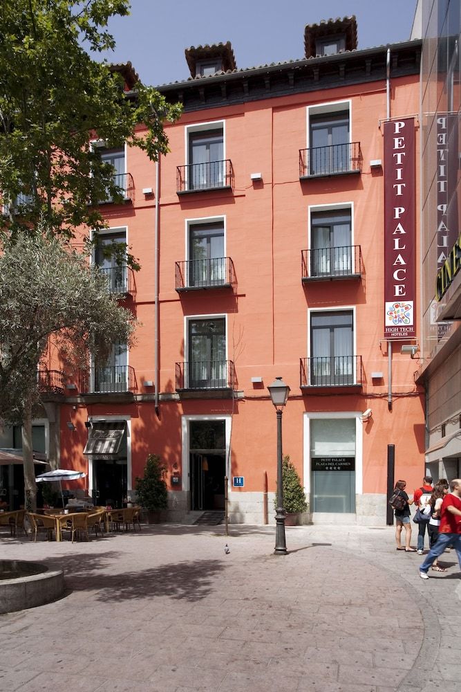 undefined Petit Palace Plaza del Carmen 2