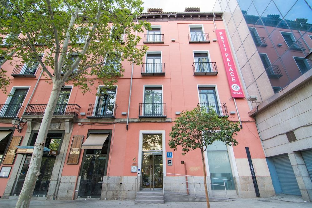 undefined Petit Palace Plaza del Carmen