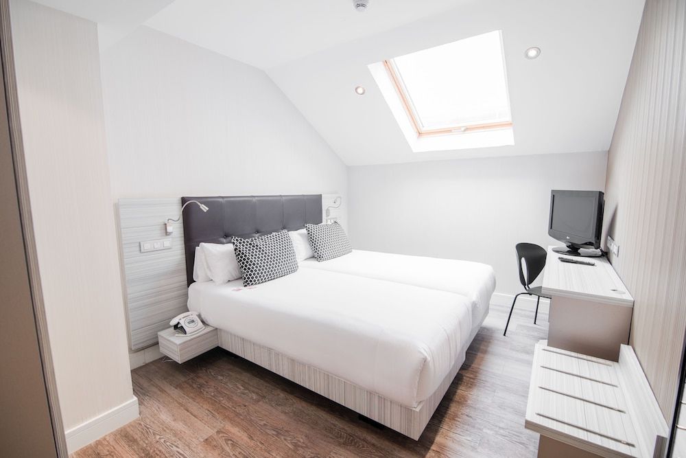 Petit Palace Puerta del Sol Standard Double Room 3