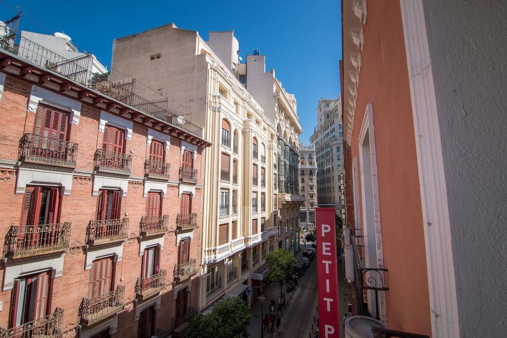 undefined Petit Palace Tres Cruces 2