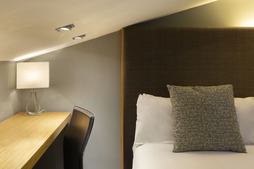 Petit Palace Tres Cruces Basic Double Room