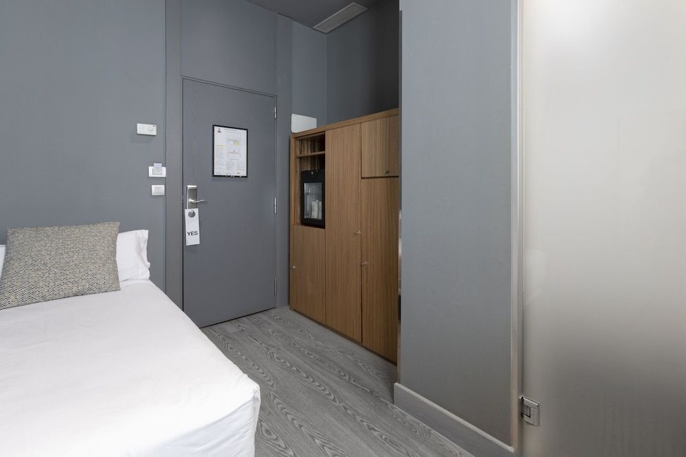 undefined Petit Palace Tres Cruces 10