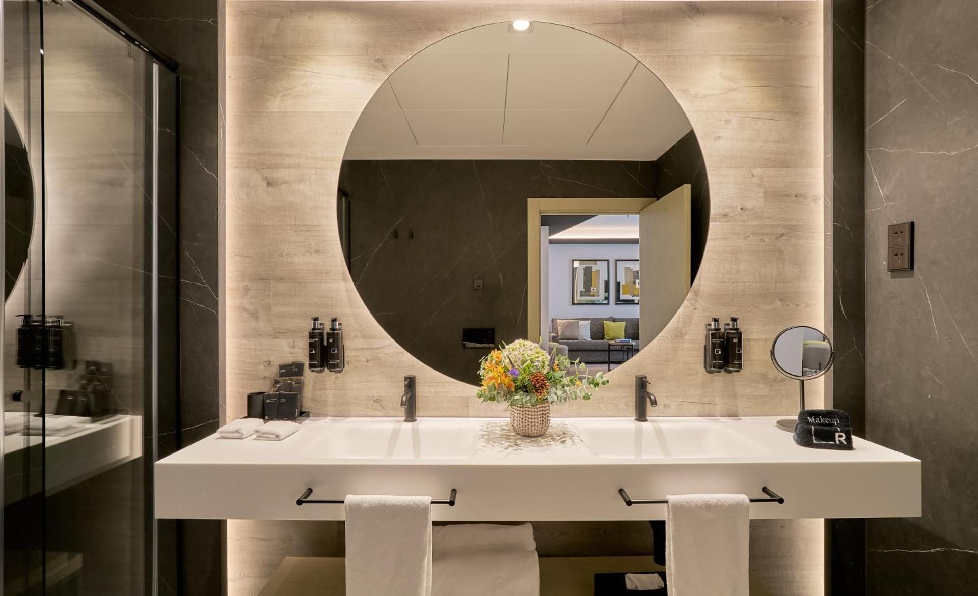 Suite Exterior Aduana Street