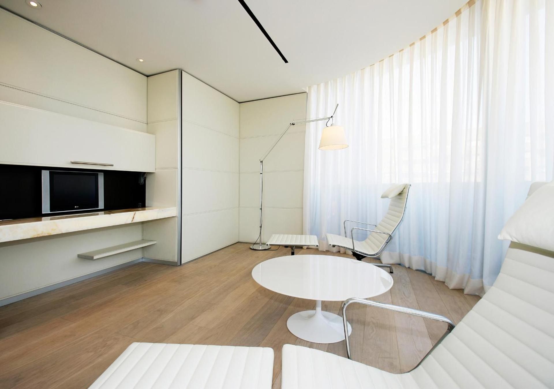 undefined Hotel Puerta América 7