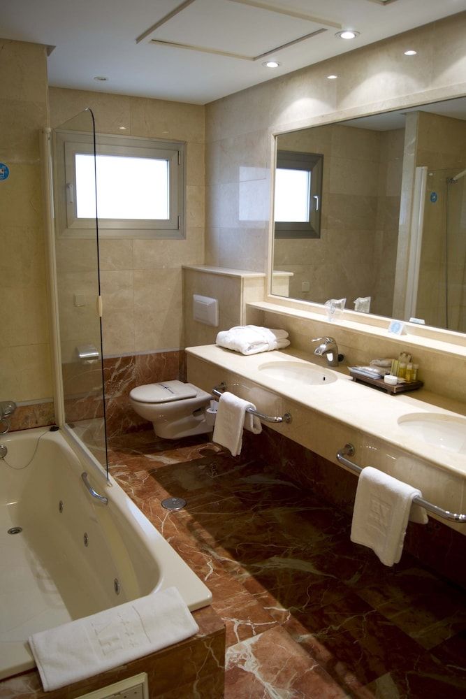 Hotel Villamadrid Double Room Single Use 4