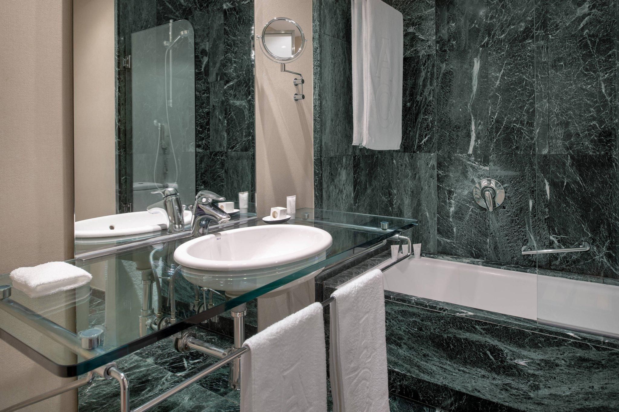 standard interior king, guest room, 1 king
