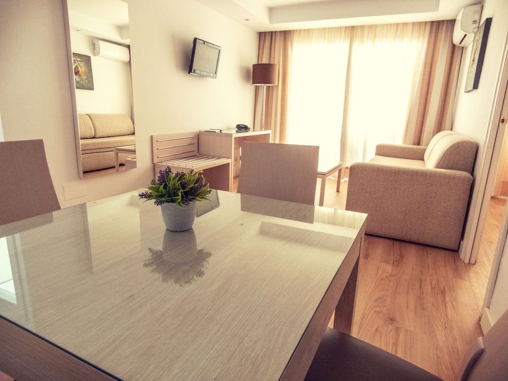 Puerto Azul Marbella Apartment, 1 Bedroom, Terrace, Partial Sea View (Lateral View) 4