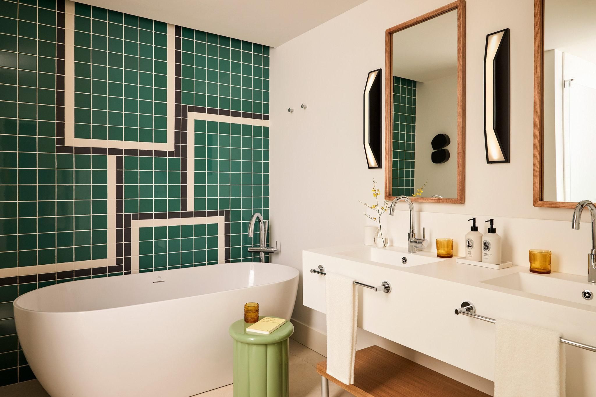 Los Monteros Suite