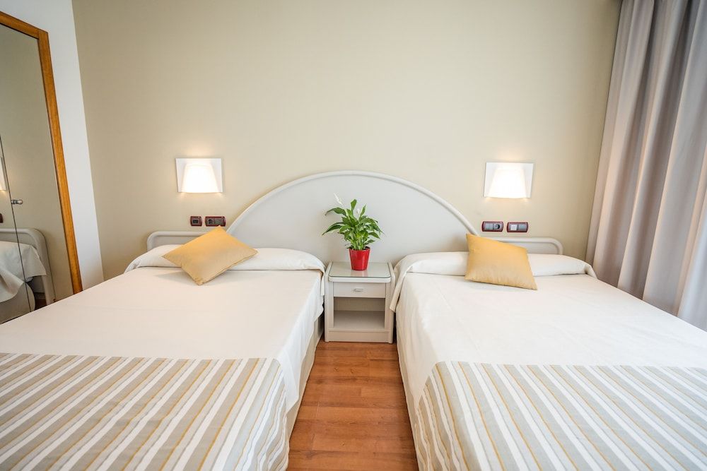 Gran Hotel Costa del Sol Family Room, Terrace, Partial Sea View (2 adults and 2 children) 3