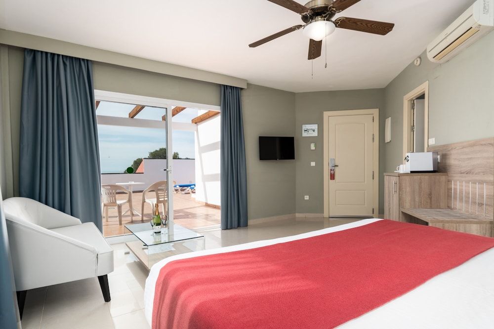 Hotel Los Arcos Superior Room, Terrace, Partial Ocean View 6