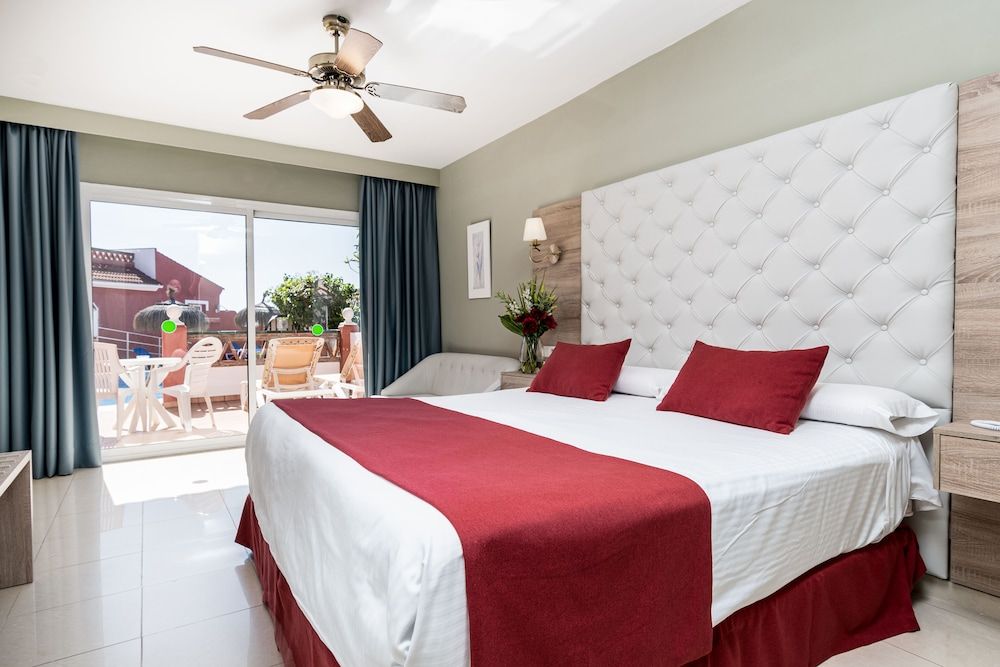 Hotel Los Arcos Superior Room, Terrace, Partial Ocean View 2