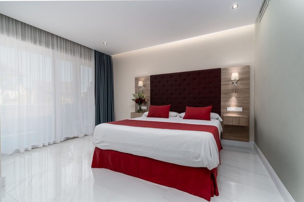 Hotel Los Arcos Junior Double Room, 1 Queen Bed 10