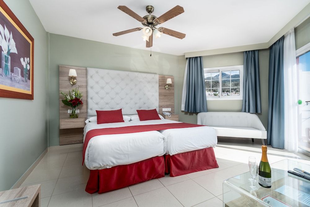 Hotel Los Arcos Superior Room, Terrace, Partial Ocean View 4