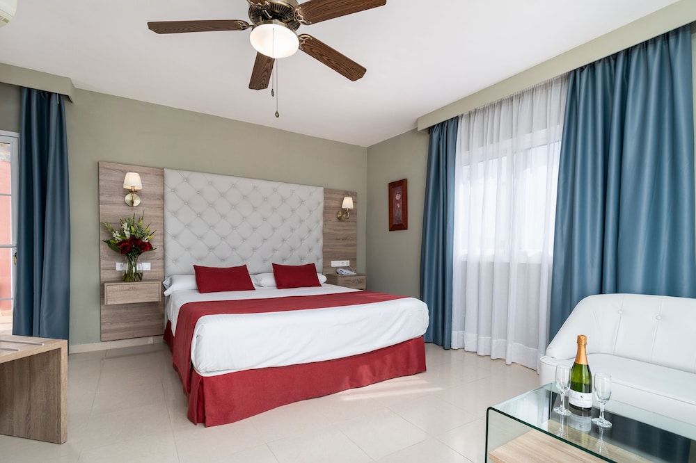 Hotel Los Arcos Superior Room, Terrace, Partial Ocean View 7