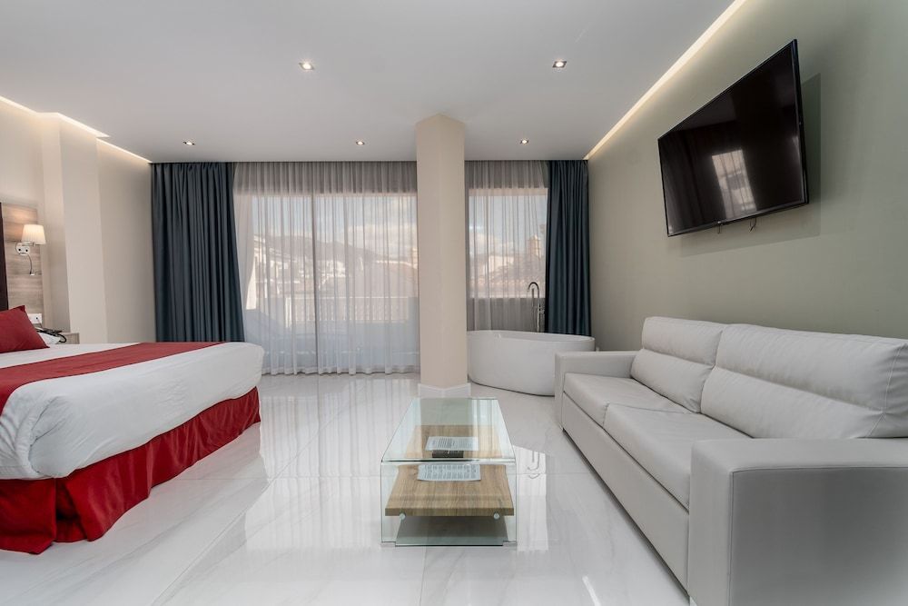 Hotel Los Arcos Junior Double Room, 1 Queen Bed 6