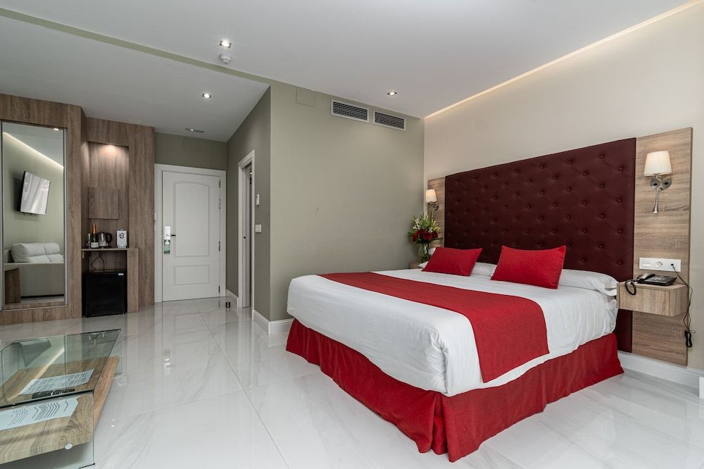 Hotel Los Arcos Junior Double Room, 1 Queen Bed 8