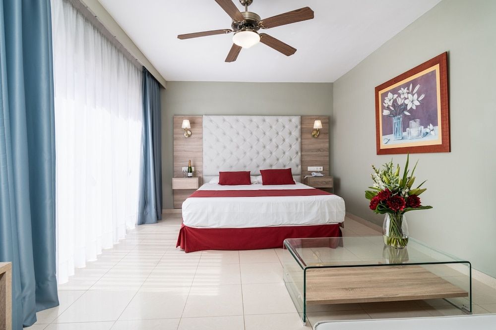 Hotel Los Arcos Superior Room, Terrace, Partial Ocean View 8