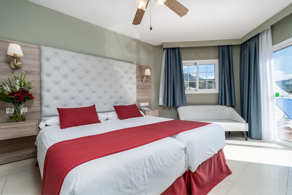 Hotel Los Arcos Superior Room, Terrace, Partial Ocean View 5