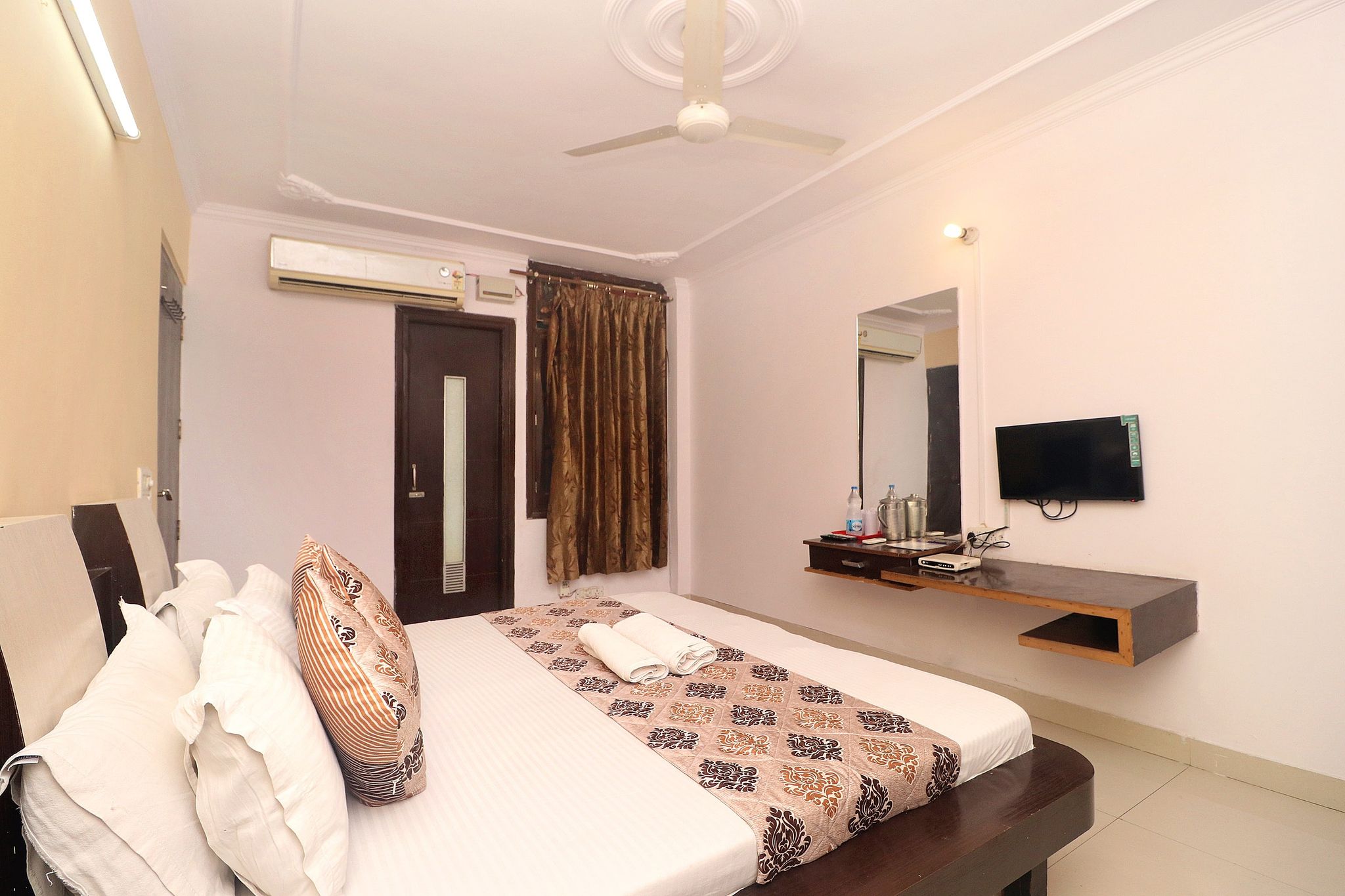 Gurjeet Hotel by Naavagat Standard AC room 2