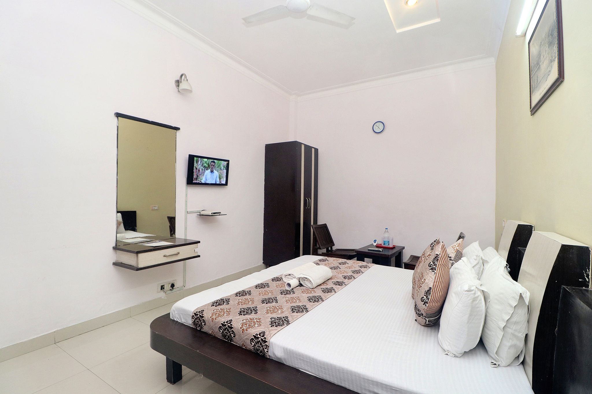 Gurjeet Hotel by Naavagat Standard AC room 3