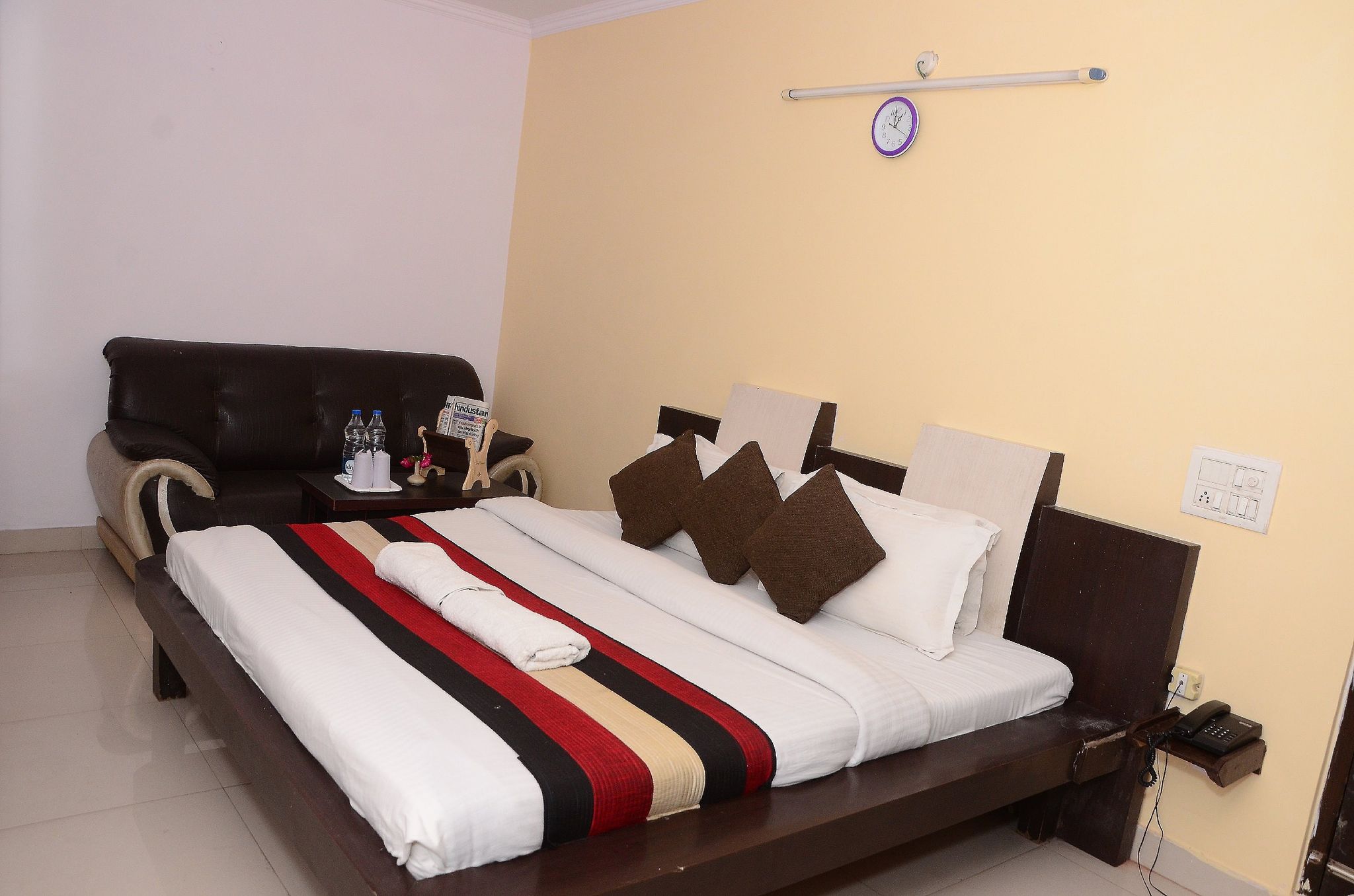 Gurjeet Hotel by Naavagat Standard AC room 4