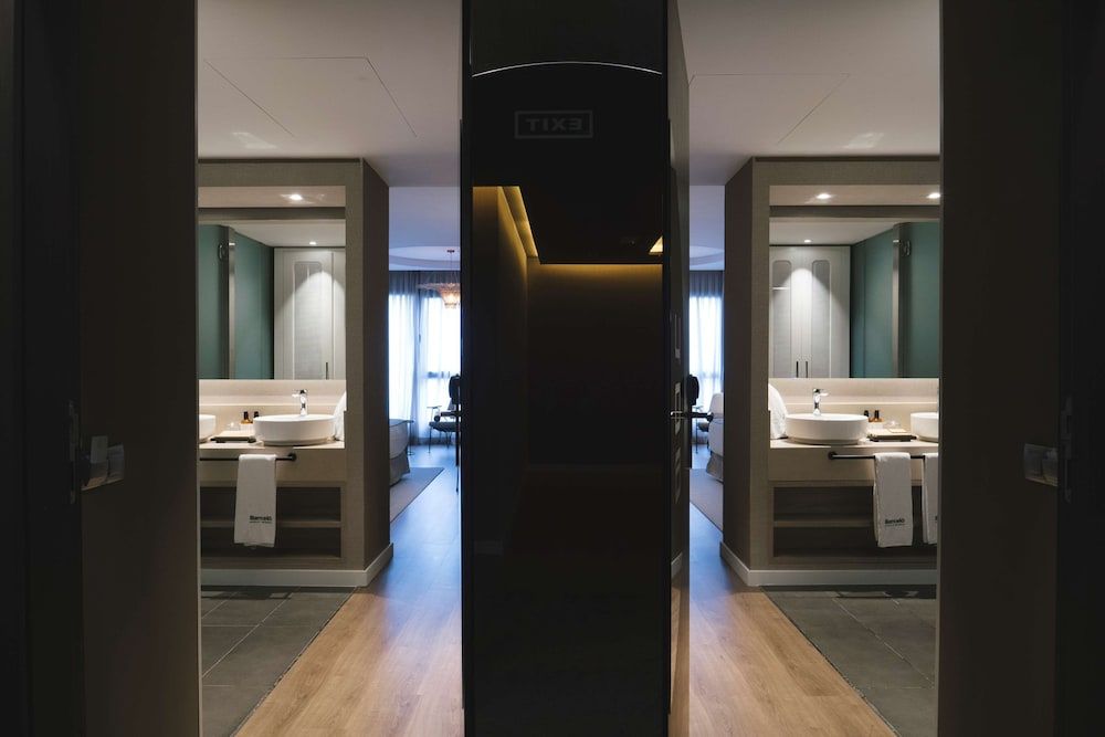 Barceló Oviedo Cervantes Room (2x2 Family Room) 7