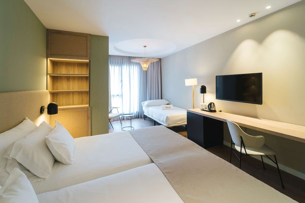 Barceló Oviedo Cervantes Room (2x2 Family Room) 2