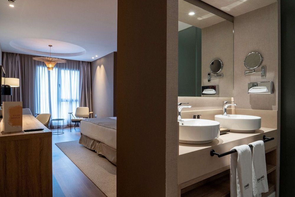 Barceló Oviedo Cervantes Superior Room 12