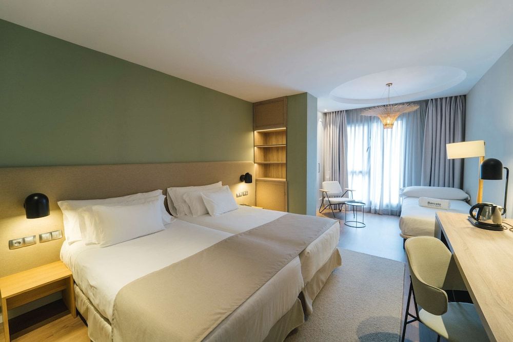 Barceló Oviedo Cervantes Room (2x2 Family Room)