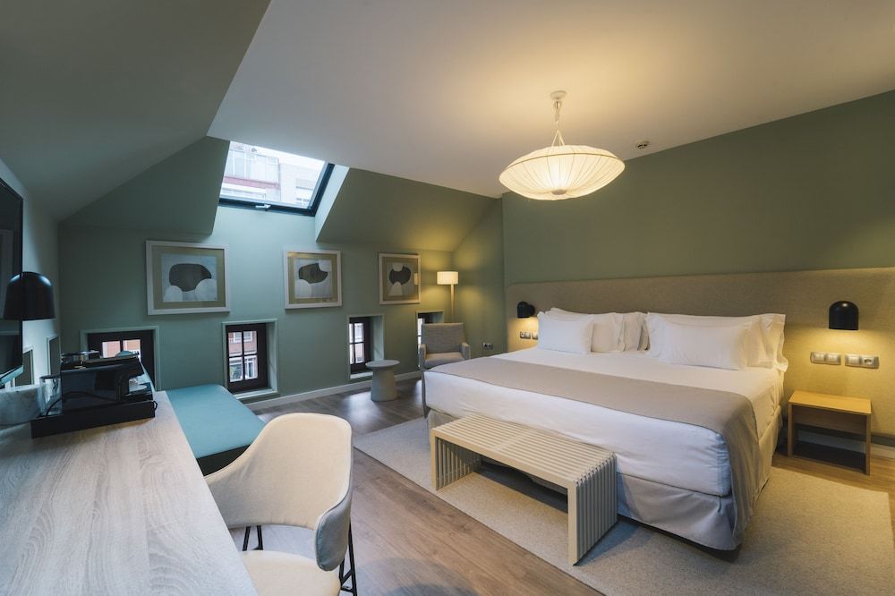 Barceló Oviedo Cervantes Family Room (Premium) 2