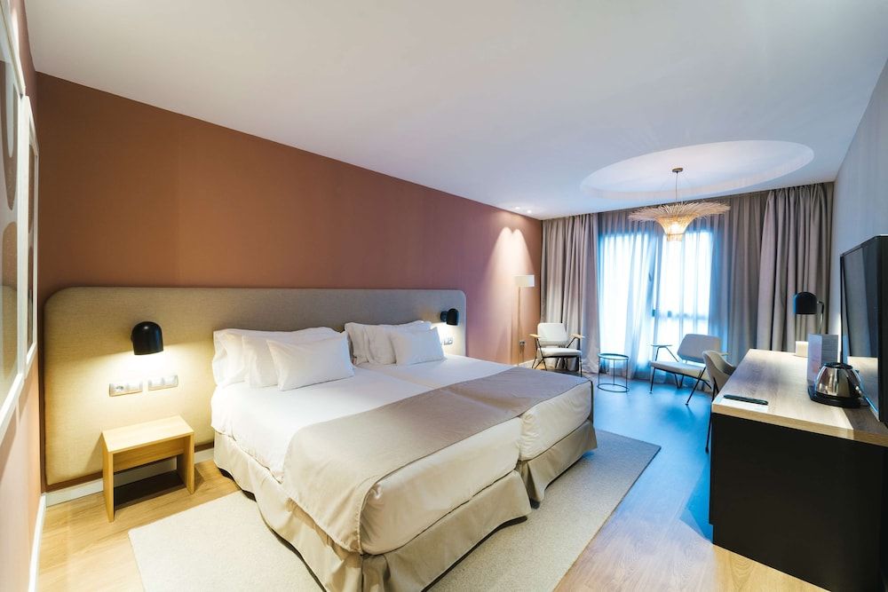 Barceló Oviedo Cervantes Room (2x2 Family Room) 4