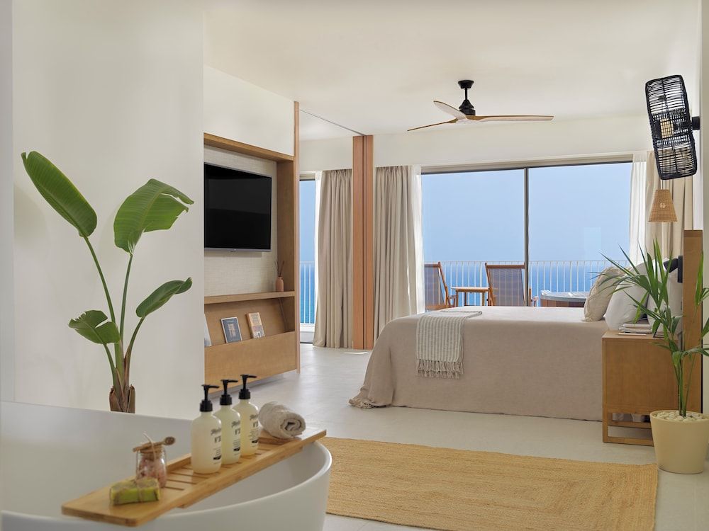 The Reserve Master Suite Ocean Front with Whirpool