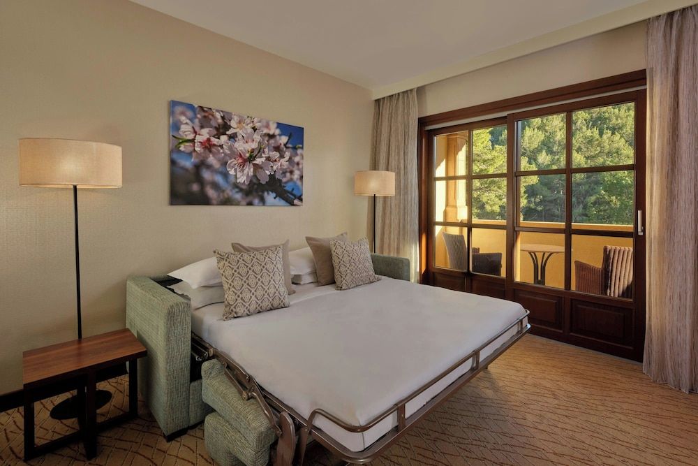Junior Suite, 1 King Bed with Sofa bed, Non Smoking, Resort View (Balcony)