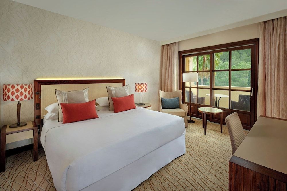 Superior Room, 1 King Bed, Non Smoking, Resort View (Balcony)