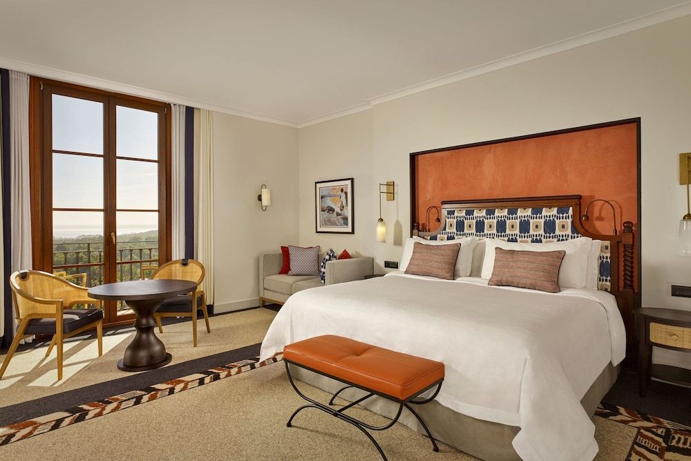 Grand Room, 1 King Bed, Non Smoking, Bay View (Balcony)