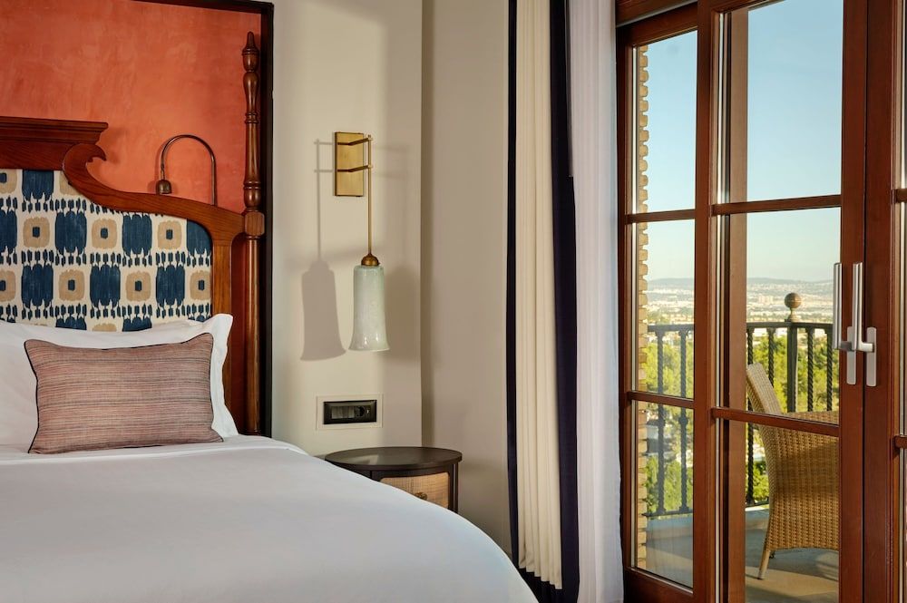 Deluxe Suite, 1 Bedroom, Non Smoking, Sea View (Balcony)